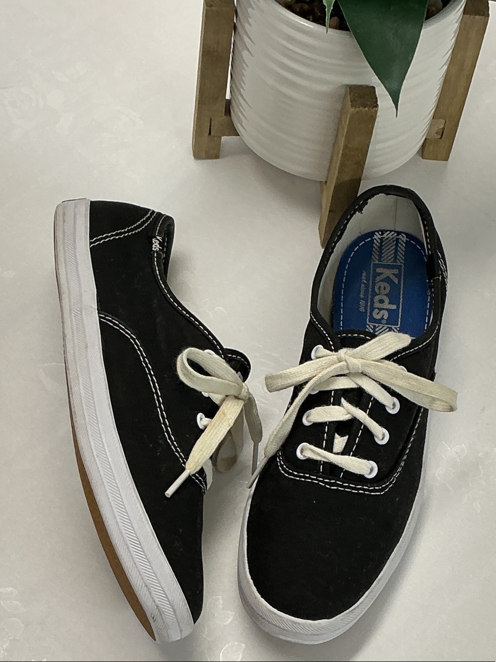 Keds Black Canvas women's Low-Top Sneakers with Cream Laces